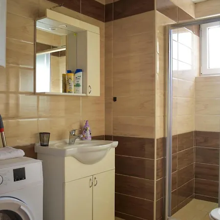 Dvor Lux 노비파자르