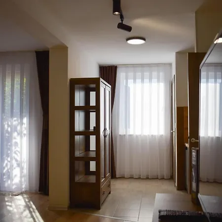 Dvor Lux 노비파자르